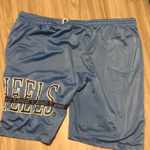 Pair of shorts light blue size approximately 42 waist Tarheals team no inner tag - Picture 2 of 7